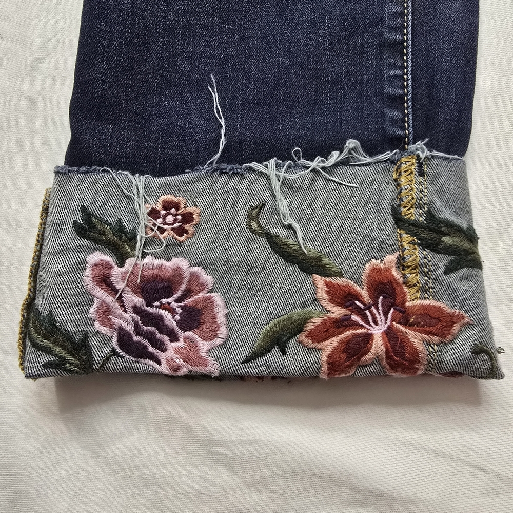 Driftwood Colette Floral Embroidered Cuff Jeans Dark Wash Crop Size 30 - Picture 9 of 10